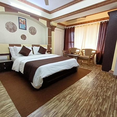 Kalpataru Hometel Mumbai Bagian luar foto