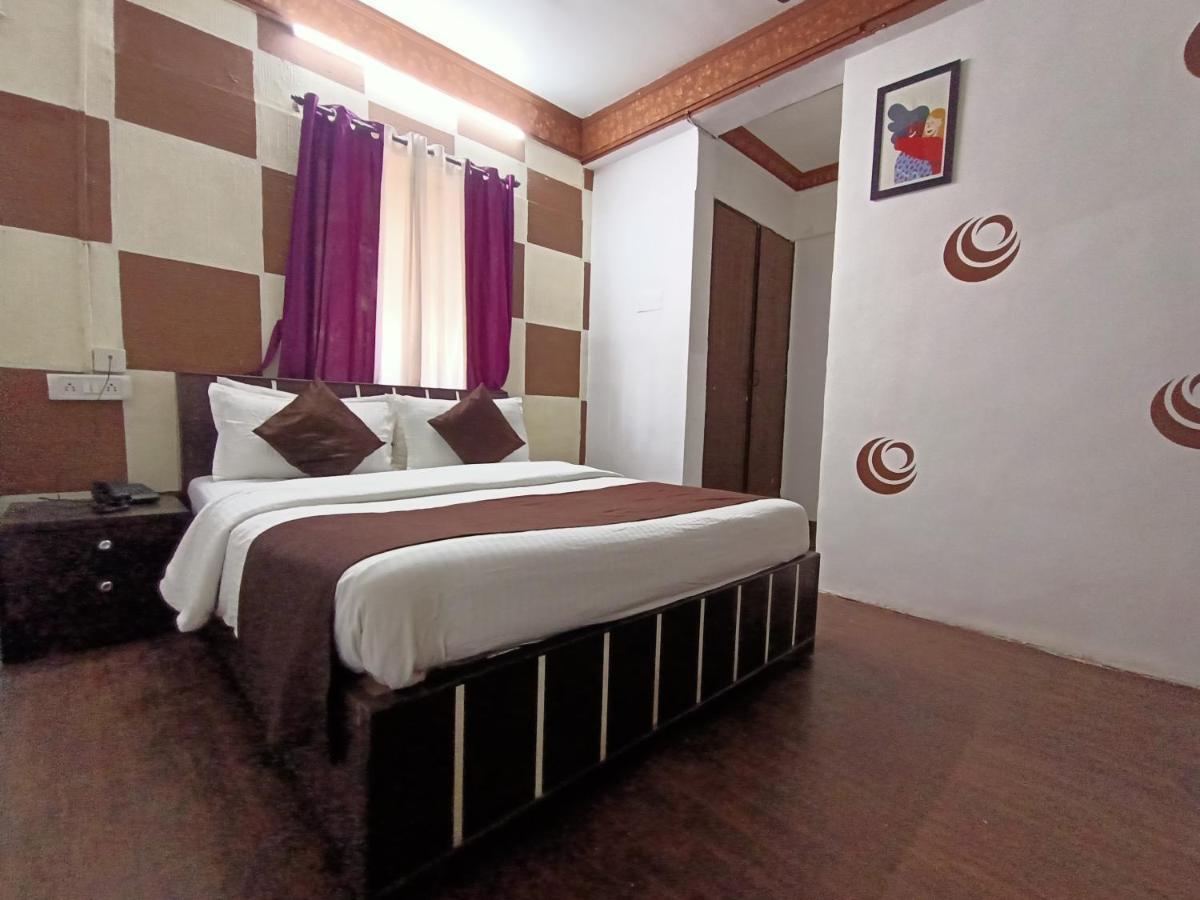 Kalpataru Hometel Mumbai Bagian luar foto
