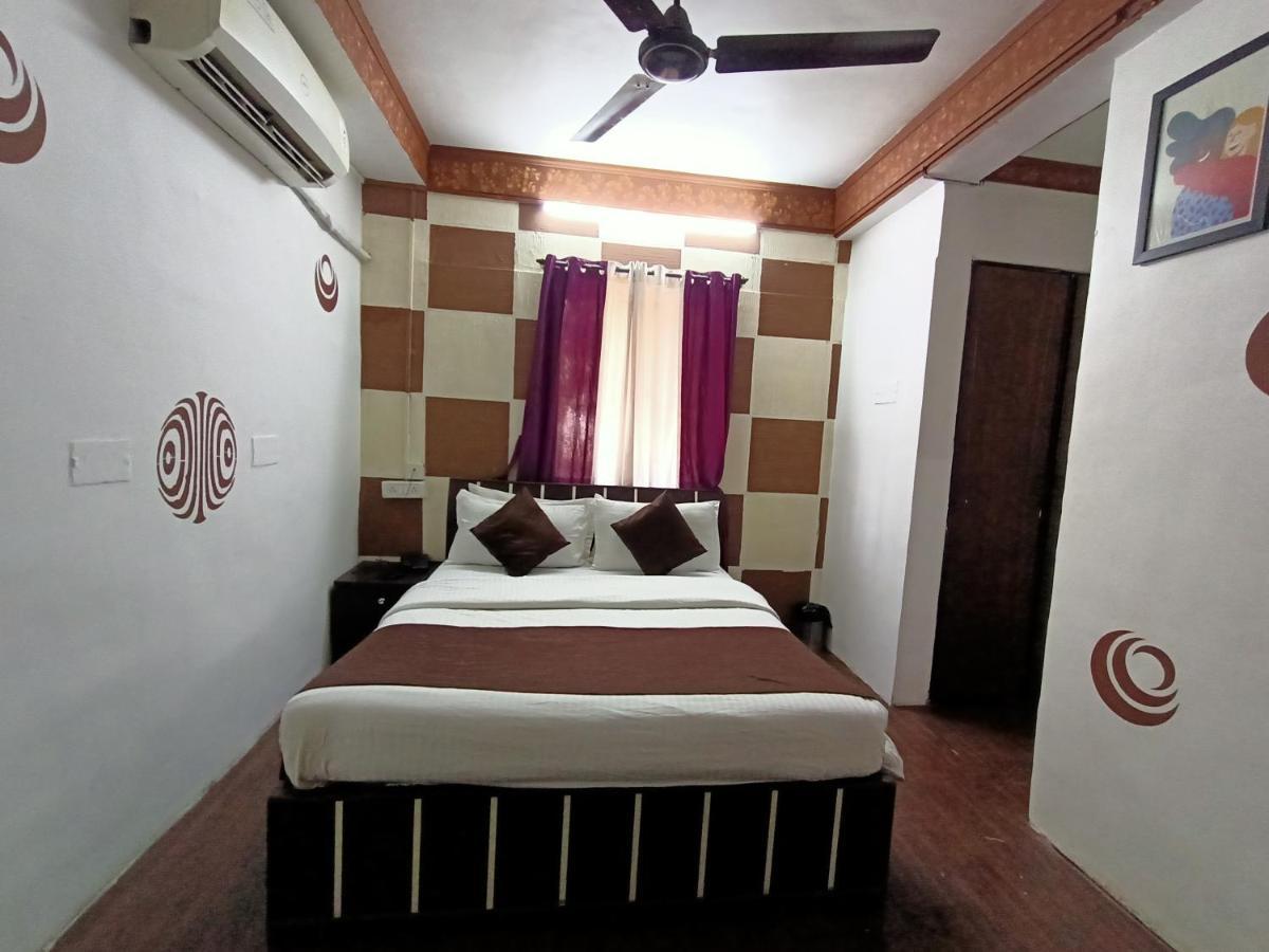Kalpataru Hometel Mumbai Bagian luar foto