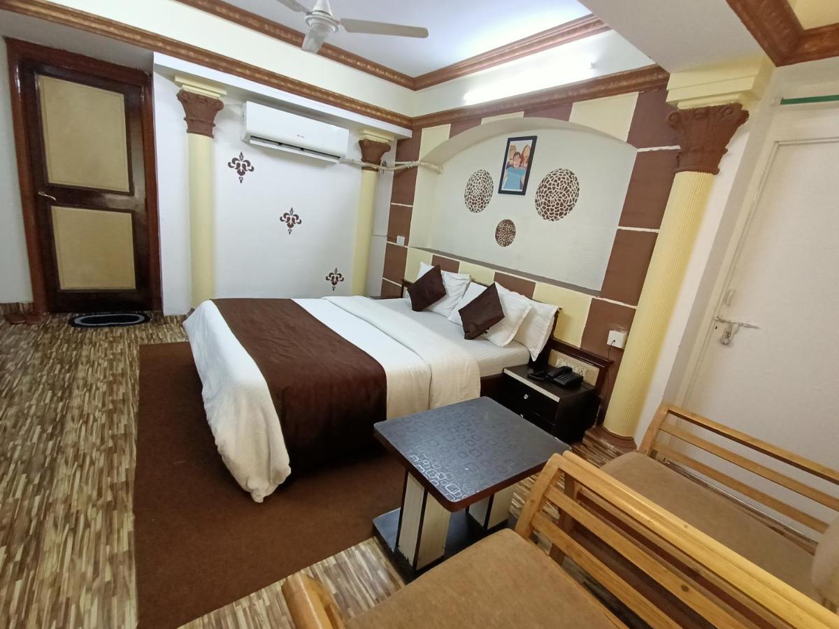 Kalpataru Hometel Mumbai Bagian luar foto