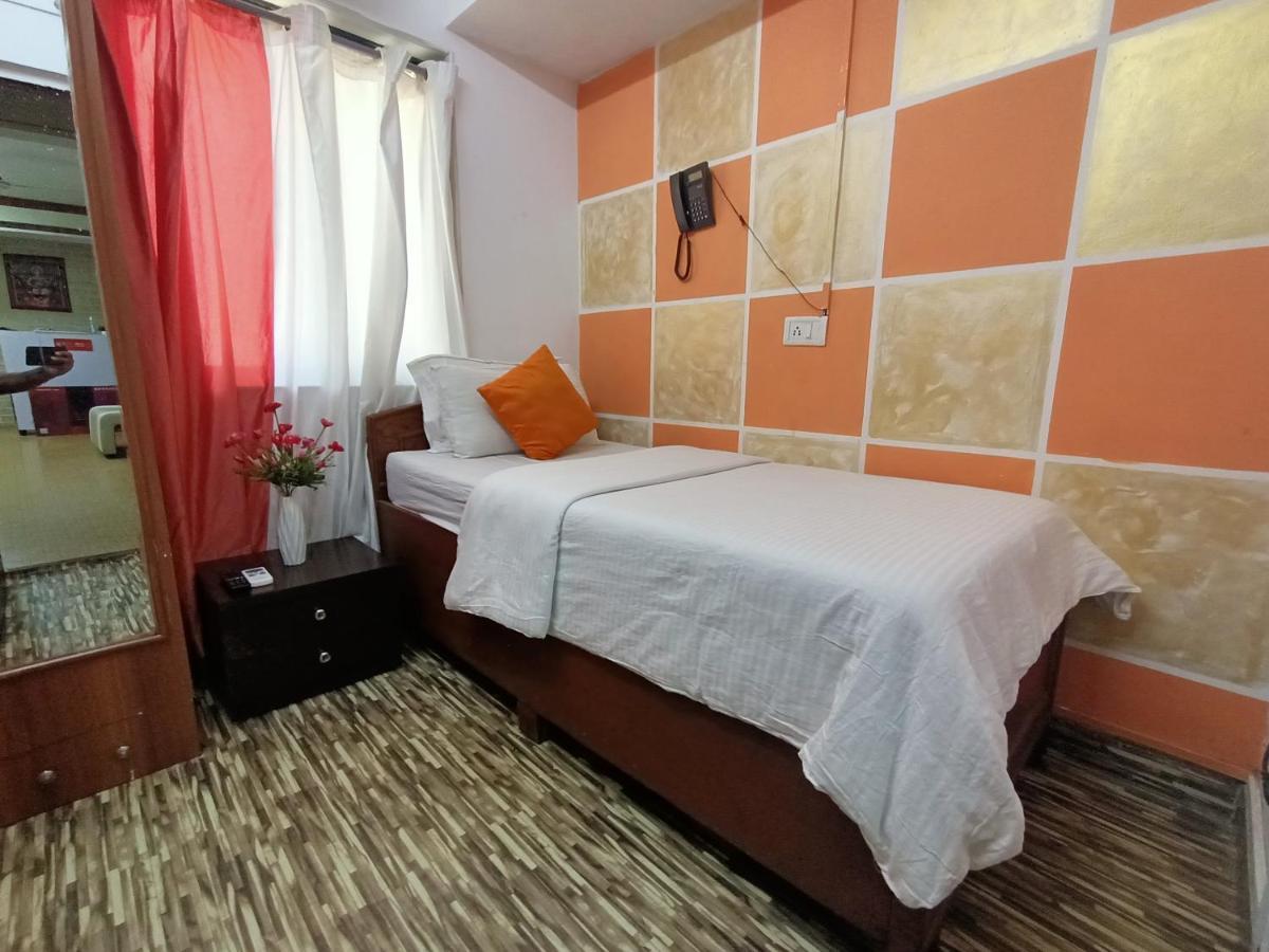 Kalpataru Hometel Mumbai Bagian luar foto